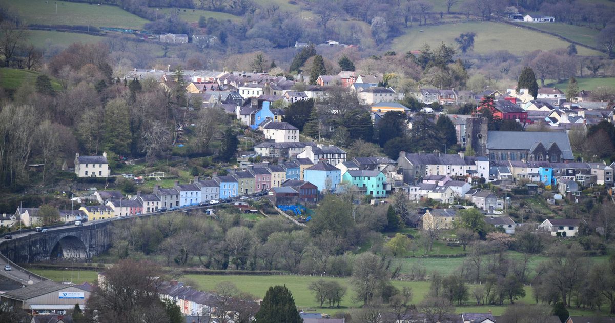 'Cosy, beautiful and untouched' Life inside colourful Llandeilo voted one of the best places to live in Wales

bit.ly/36p5Bwa
