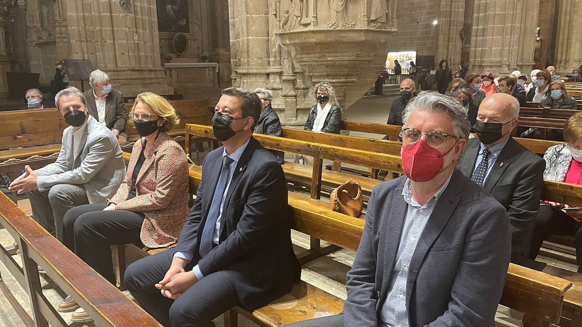 ERoigM's tweet photo. Avui participant a la Catedral de #Tortosa en la Missa Estacional del #DiumengedePasqua
#SetmanaSanta2022
#setmanasanta #setmanasantatortosa #Pasqua #Pasqua2022 https://t.co/s2eJg22XkM
