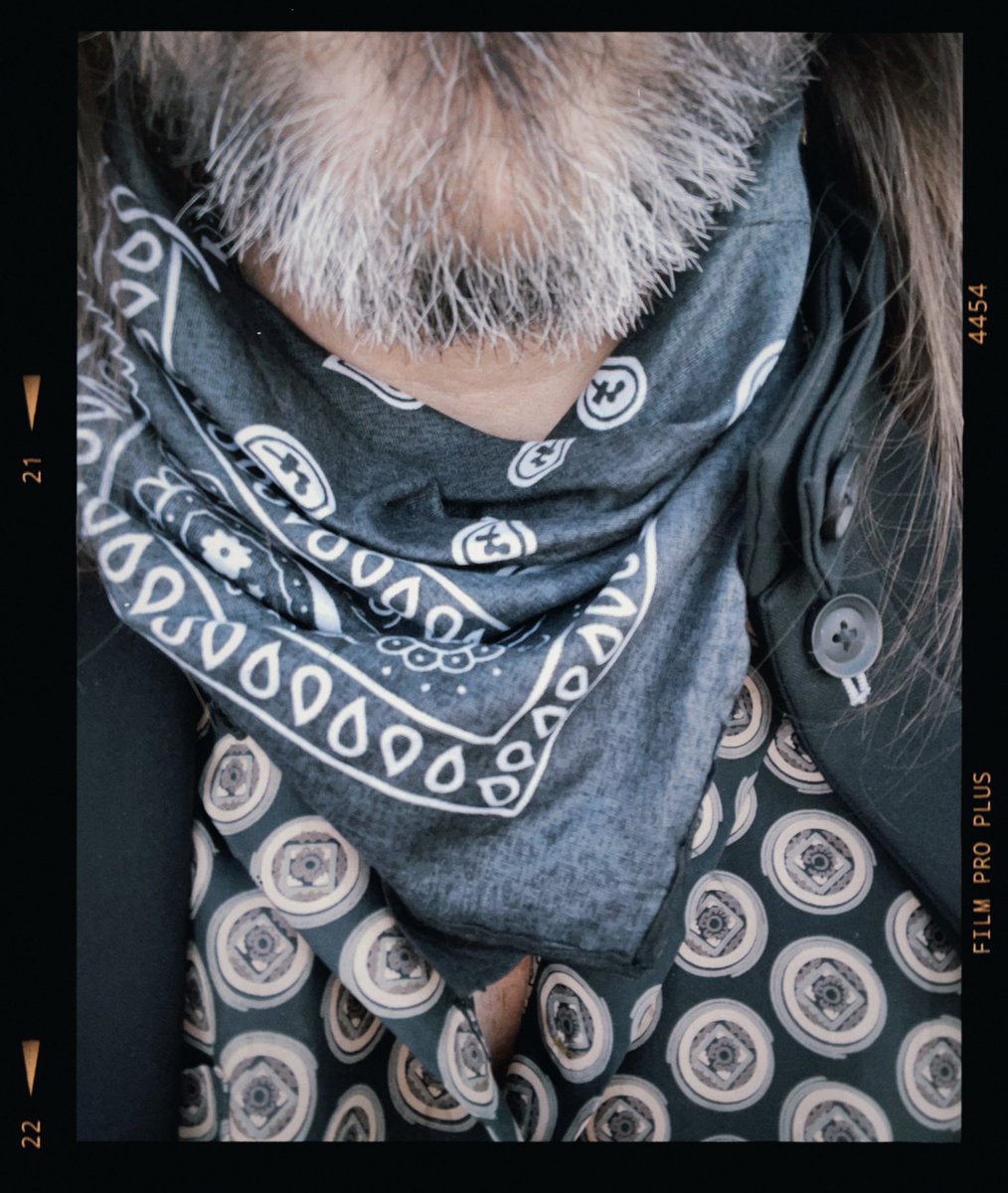 JUANES's tweet photo. Las canas te dicen: te estás yendo. 
La mente te dice :  no todavía, hay más por  hacer. 
Juventud, una actitud. https://t.co/zkSI0JDEo9