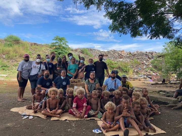 TeneshS's tweet photo. Rotaract at workโผ๏ธ
No FUN RUN this year but community service work must go on! Rotaractors donating few goods Item to families @Ranadi_Dumpsite..
#Rotaract #CommunityService #Donations #EasterProject
P.S We had to improvise with the packaging ๐ https://t.co/57VfzTtTe6