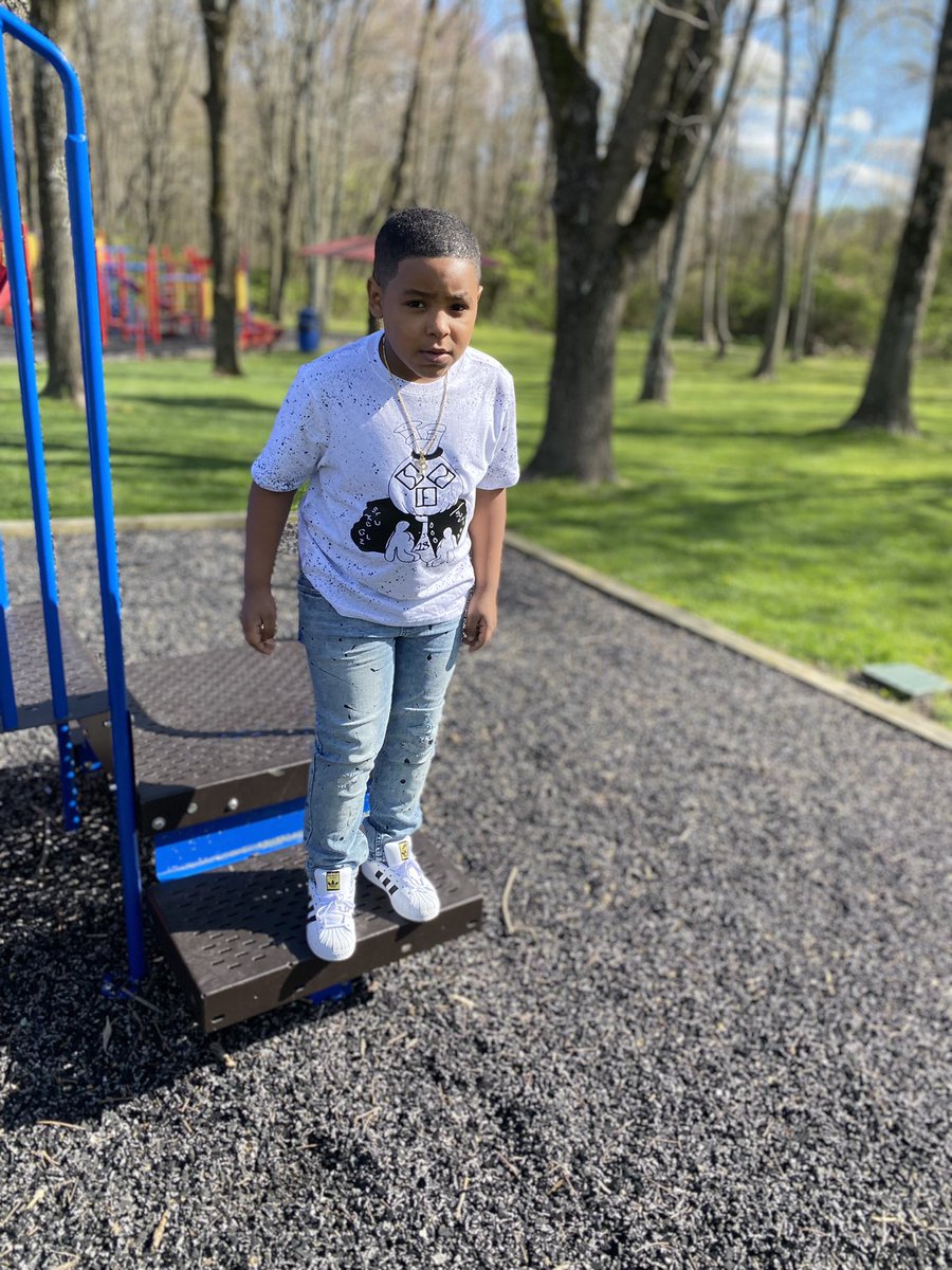 Nae_Buckz's tweet photo. @SFS_Success on the pants and tees 🔥🔥 Happy Easter From Mines To Yours ❤️🤞🏾 #Easter2022 #StruggleForSuccess #SFS https://t.co/8ESv4sM15D