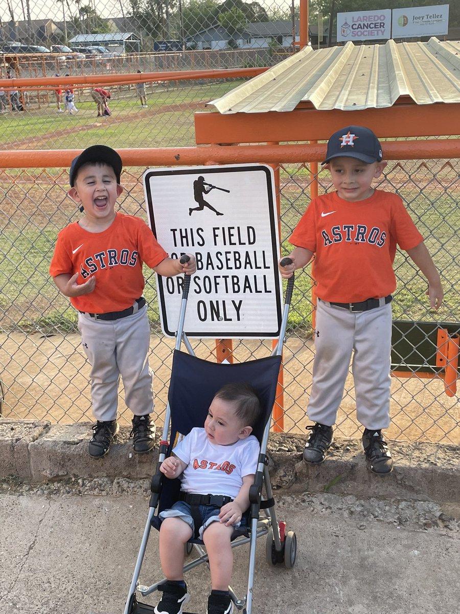 TXPackerChick's tweet photo. Itβs officially TBall time! Might have been slightly warmer than expected but the boys did great π #TiaLife #BabyAlbert #BabyEzekiel #BabyLiam https://t.co/Ldexwzutgy