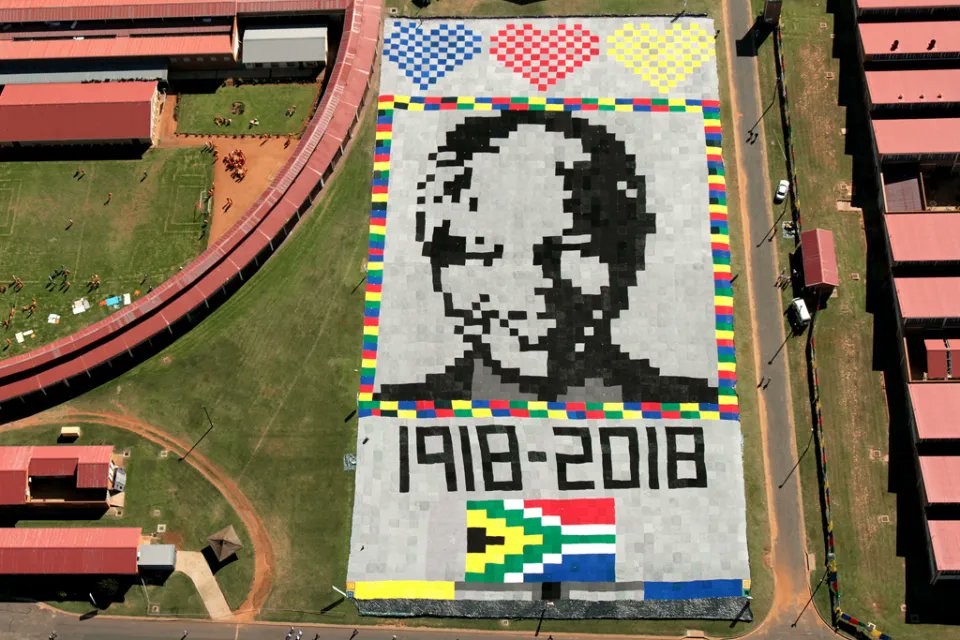knithacker's tweet photo. This Graphgan Is So Big, You Can Only See The Whole Thing From Outer Space … It's the Largest Portrait Blanket in the World! 👉 https://t.co/w0KKcKpXy5 #madiba #graphgan #craftivism https://t.co/AbTkCxbQZi