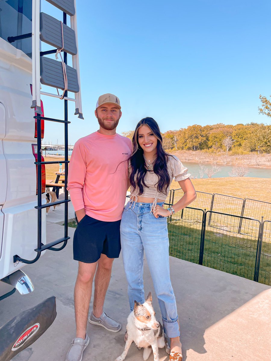 lindseypaige0's tweet photo. happy Easter from the future Perschbacher’s 🤍💐✝️ https://t.co/pcmnST7kIy