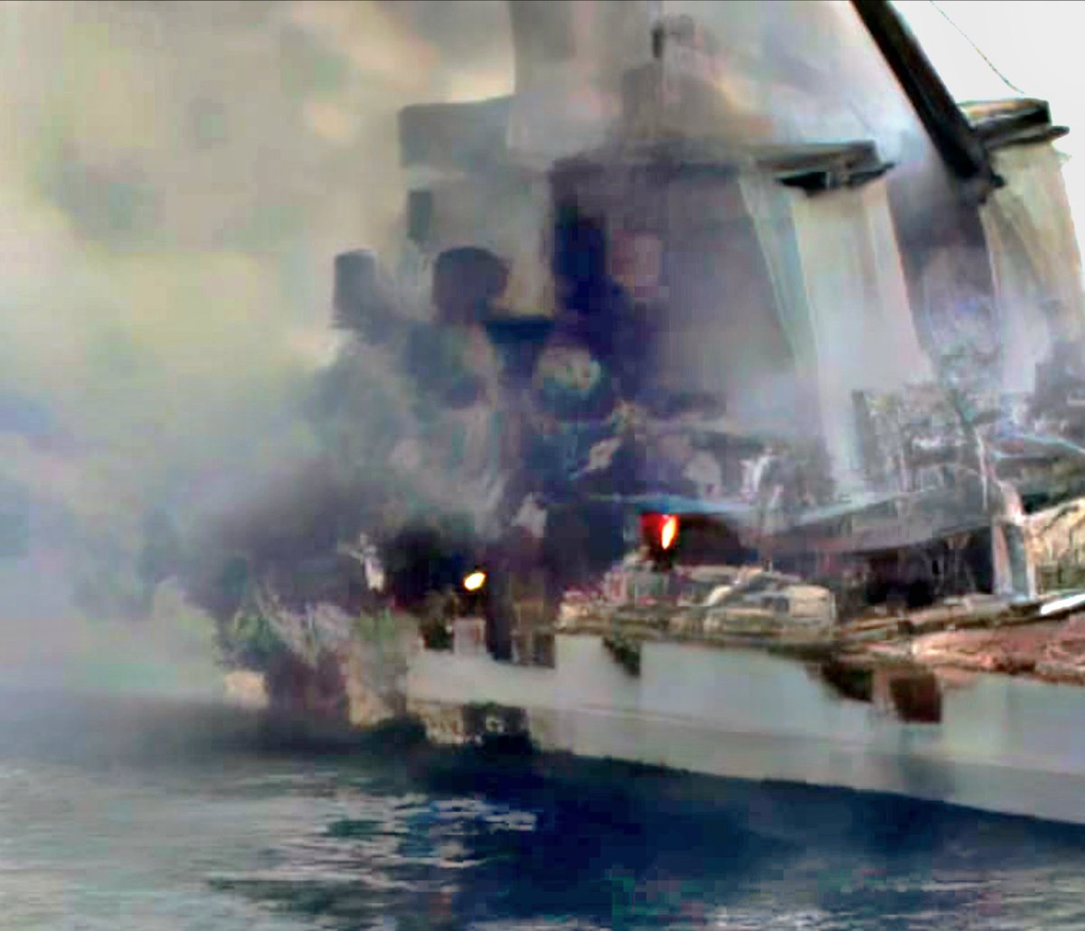 TheMichaelBurry's tweet image. Enhanced screenshots from an alleged video of the Russian cruiser Moskva.#OSINTUkraine @SP1AUTOINJECT @walterlekh @OSINT88