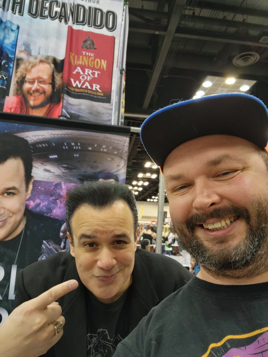 BryanFlanigan's tweet photo. I met @RealCarlosFerro at @Indiana__CC Saturday! Dom and the @GearsofWar franchise are so near and dear to me! Thank you sir for being so into your fans! It was so great to sit and just shoot the shit with you for a bit!! #SupBitches https://t.co/WOEDpevOpY