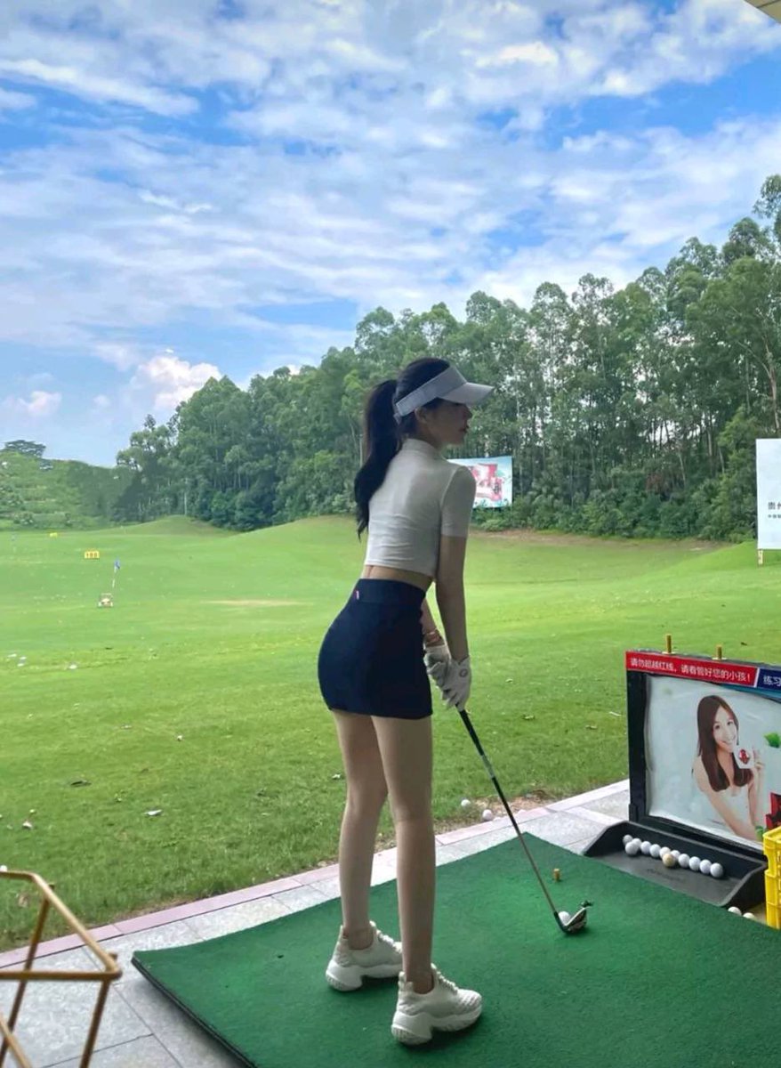 jing888555's tweet photo. Went to play golf on weekends https://t.co/xek0X1ESKA