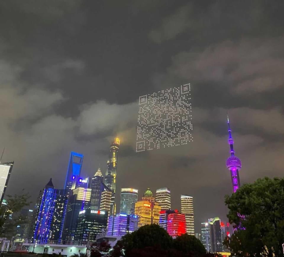 FORTAFY's tweet photo. A scannable QR code advertisement created by drones above the skies of Shanghai.

Beautiful. https://t.co/ZPsm3EnlLz