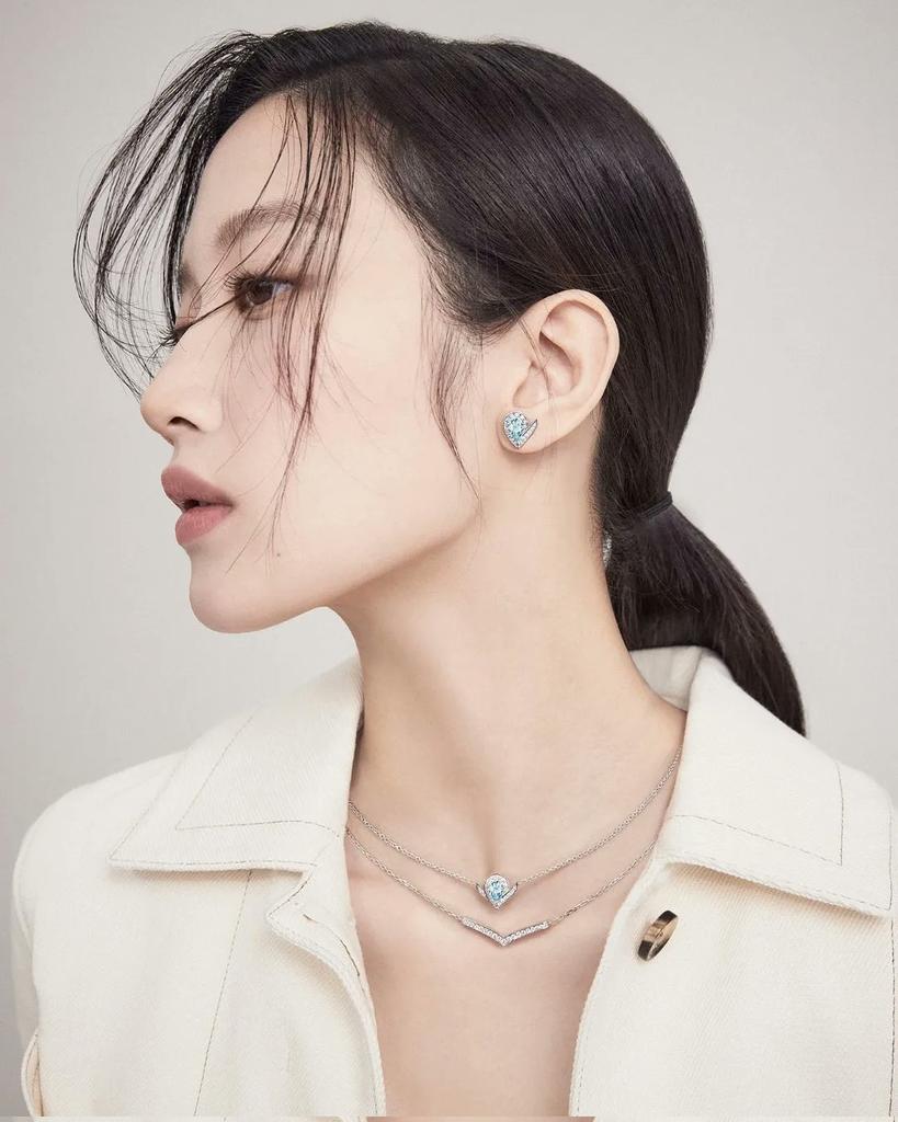 m_kayoung_'s tweet photo. Crown your style with Joséphine
@.chaumetofficial 👑
#Chaumet #CrownYourStyle #GraceandCharacter #쇼메 https://t.co/lhXBrdb1Ie