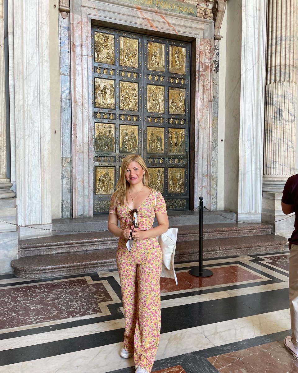 SoyKarlaSegura's tweet photo. El #Vaticano es el #Estado independiente más pequeñito del mundo, está en el centro de #Roma. Leí que viven menos de mil personas, y es la sede principal de la #IglesiaCatólica ✝️. Es una obra arquitectónica barroca y majestuosa #SemanaSanta #Primavera #Spring #Primptemps #Italia https://t.co/q03rXSbs4t