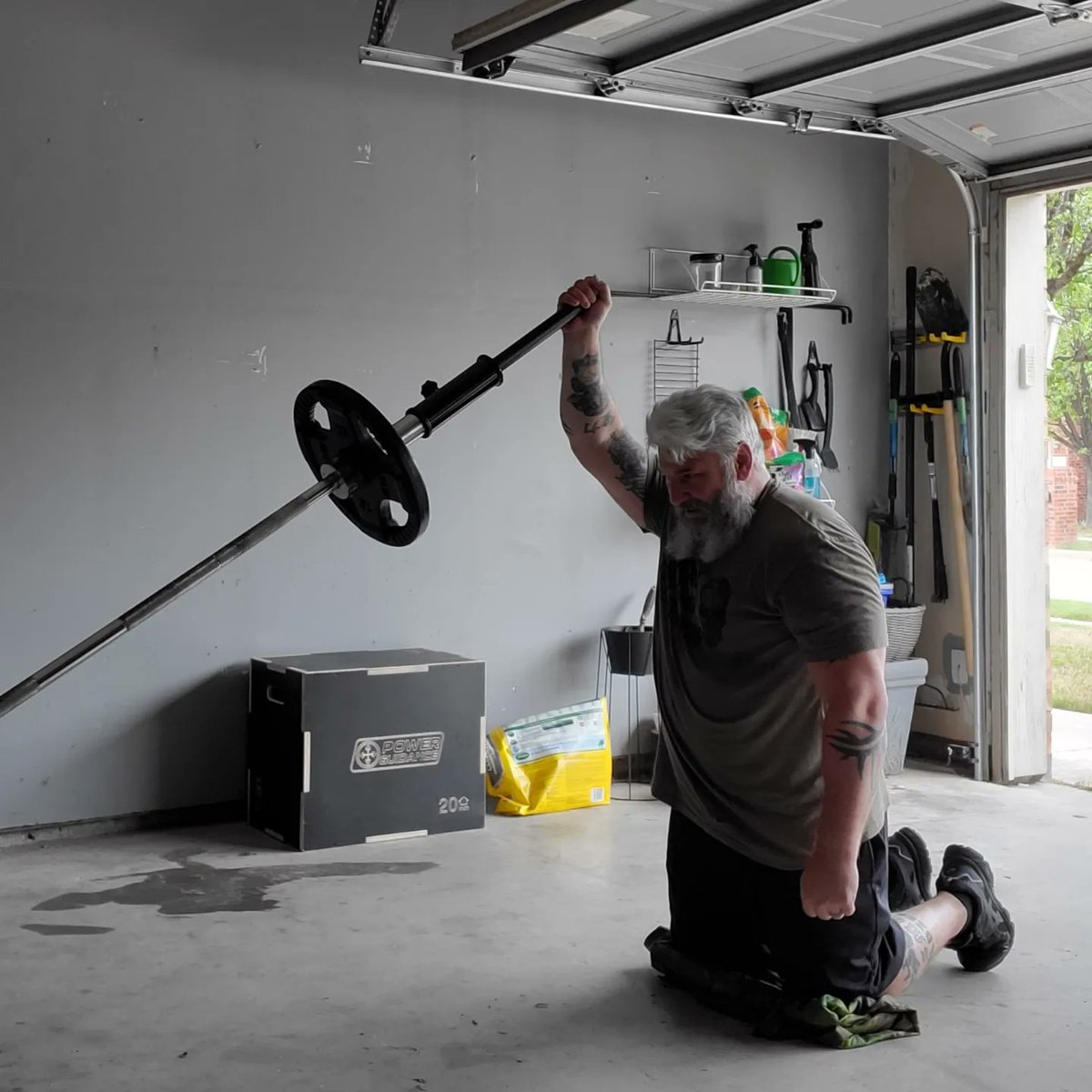 TexasBeast6's tweet photo. Happy Easter 🐣. Sunday Funday. Did a Landmine HIIT Workout today. No Excuses. 
-
#condemnedlabz #Marines #USMC #noexcuses #Easter #Landmine #HIIT #workout #healthy #hardwork #fitness #alpha #beastmode #exercise https://t.co/TT6NiWVV0y