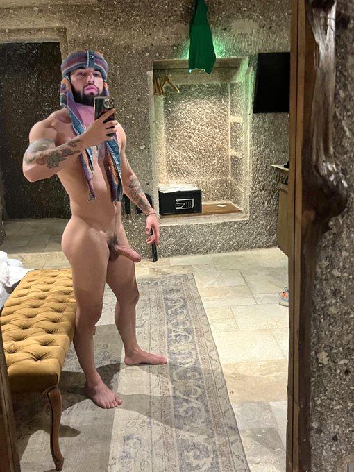 Kneel down and suck your king until he releases 👑 https://t.co/DlunUjrud2<a href="/tag/venice"class="tags"><span>#venice</span></a>