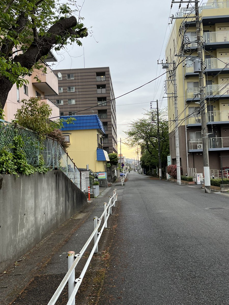 bumpofbird's tweet photo. 【BUMPロケ地】
おはようございます、BUMPリスナーの方、クロノスタシスで増川さん通称ヒロが訪れたのは #JR湯河原駅 周辺です。
こちらに写真を置いておきます。今朝撮ったものです。 https://t.co/PesTWaXOiE