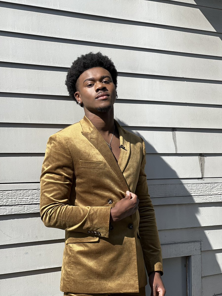 #Top20 on @americanidol is revealed TONIGHT Contestant are revealed throughout the whorl episode so IF I make it through, you can vote for me at the end of the episode to make it into the #Top24. TUNE in at 8/7c on ABC to see if i move on.