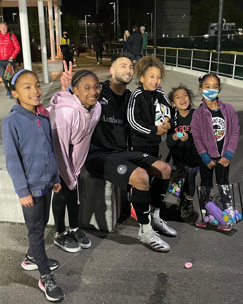Sir_Maximus_'s tweet photo. Always special playing on Oakland soil, even better to get the first W of the season on it.   Surreal to see a kid wearing my jersey because we went to the same middle school or to talk with kids who play for Bay Oaks, b/c that used to be me and would be me if I was their age. https://t.co/REXl2oeFRW