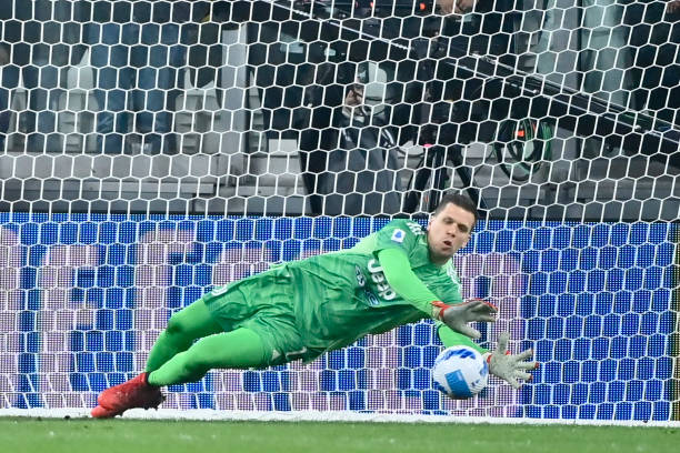 frances14372469's tweet photo. @juventusfc @13Szczesny13 Tantissimi auguri mio portierone @13Szczesny13 🎂
#Tek1 🤍🖤🦓 https://t.co/PWTjnERxxl