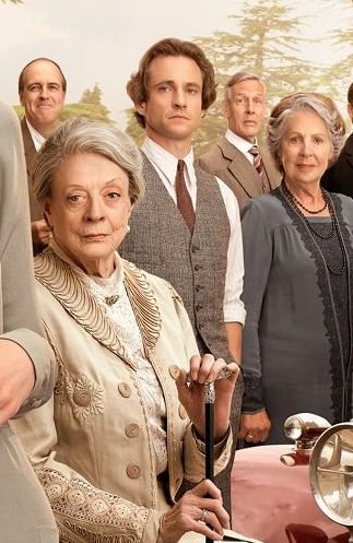 anselmo_art's tweet photo. A new version of the Downton poster with a new version of Hugh popped up here in Germany on the ads for a “gala-preview on April 27” in various cinemas 1 day before the official opening. “Gala” means that you’ll get a drink &amp; snack before the movie...🎬

#HughDancy #DowntonAbbey https://t.co/9zvcdtPulr