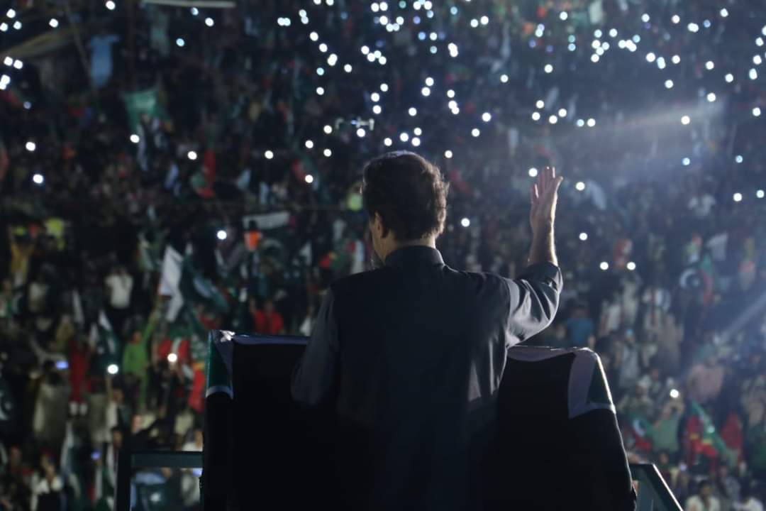 EahtshamR's tweet photo. ہم  کوئی شام کا سورج تھوڑی ہے جو ڈھل جائیں۔🖤
#importedgovernment
#امپورٹڈ_گورنمنٹ_نامنطور https://t.co/HGjhNBdPEt