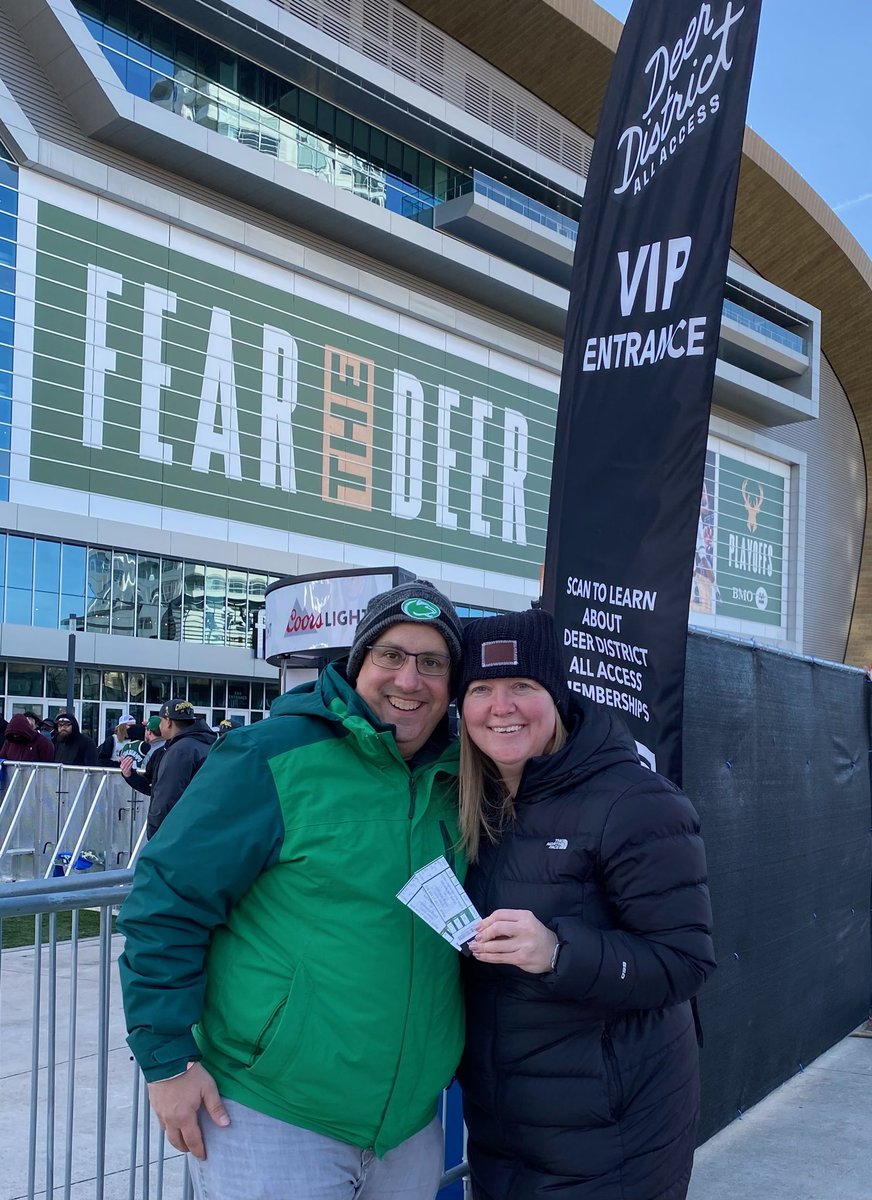 Two more members heading inside! Enjoy!! #deerdistrictallaccess