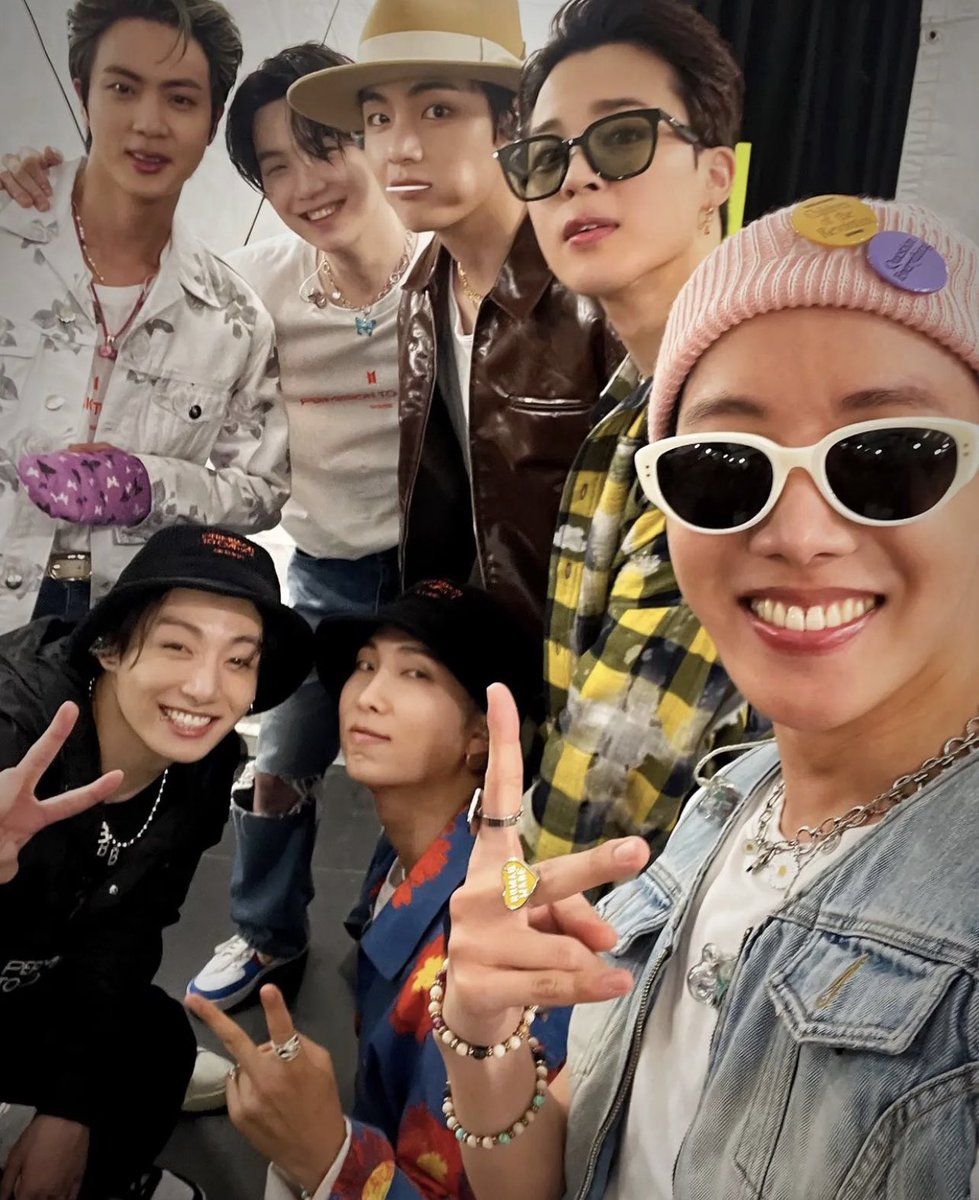 jinjinjinjinnim's tweet photo. よほどリラックスした顔の写真。
#PTD_ON_STAGE_LV #ARMYHOPE #bts #BTSJIN #SEOKJIN https://t.co/VROptLtXKb