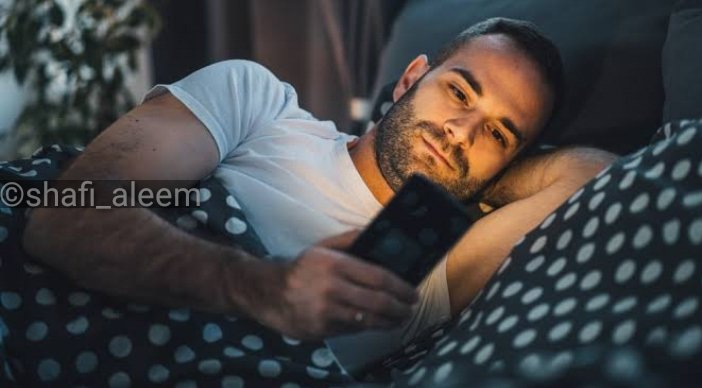 shafi_aleem's tweet photo. Me at 3am reading all 476 comments of two strangers arguing on the internet https://t.co/oliVrW8w3q