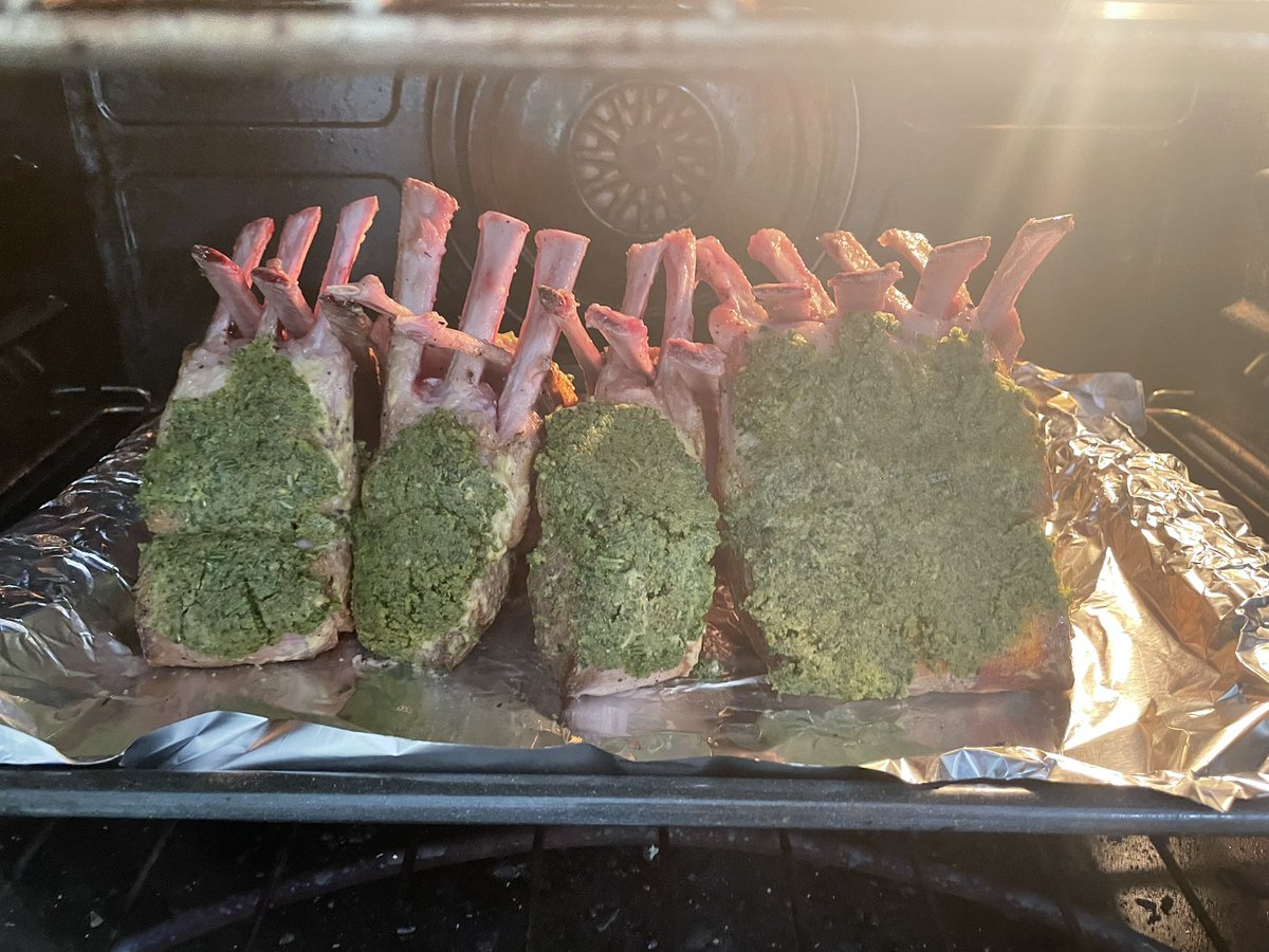 Gordon Ramsay’s herb crusted lamb in the oven. https://t.co/qAyafjxdiO