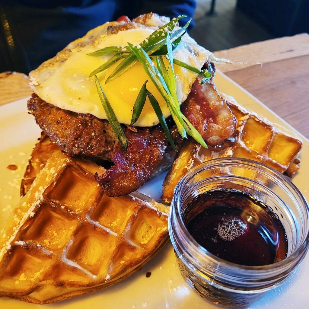 Merry120's tweet photo. Nothing like an Easter brunch at @cilantro_chive . So good and the perfect way to celebrate Easter without having to do dishes! #nomnomnom #eeeeeats #freshsimpleeats #brunchlife #chickenandwaffles #eggsbenedict https://t.co/OBY6LJlYlM https://t.co/nnuJoWxq4x