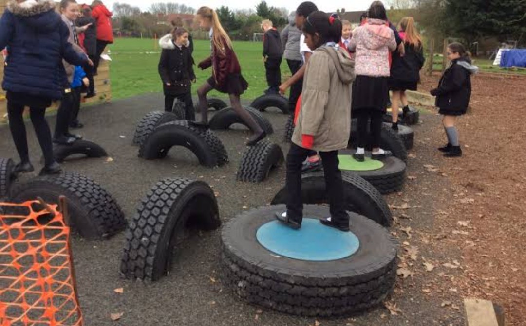 JorgBlumen's tweet photo. Mira @tonoastiazaran @pichonpavlovich @HermosilloGob @servpublicoshmo
En escuelas (Middle school's) de Utah existen los #TyrePark pulverizan llantas y ocupan otras para que niños jueguen, aquí se podría aprovechar en Parques públicos y Escuelas. @SECSonora @AaronGragedaB https://t.co/uNbimeoaus