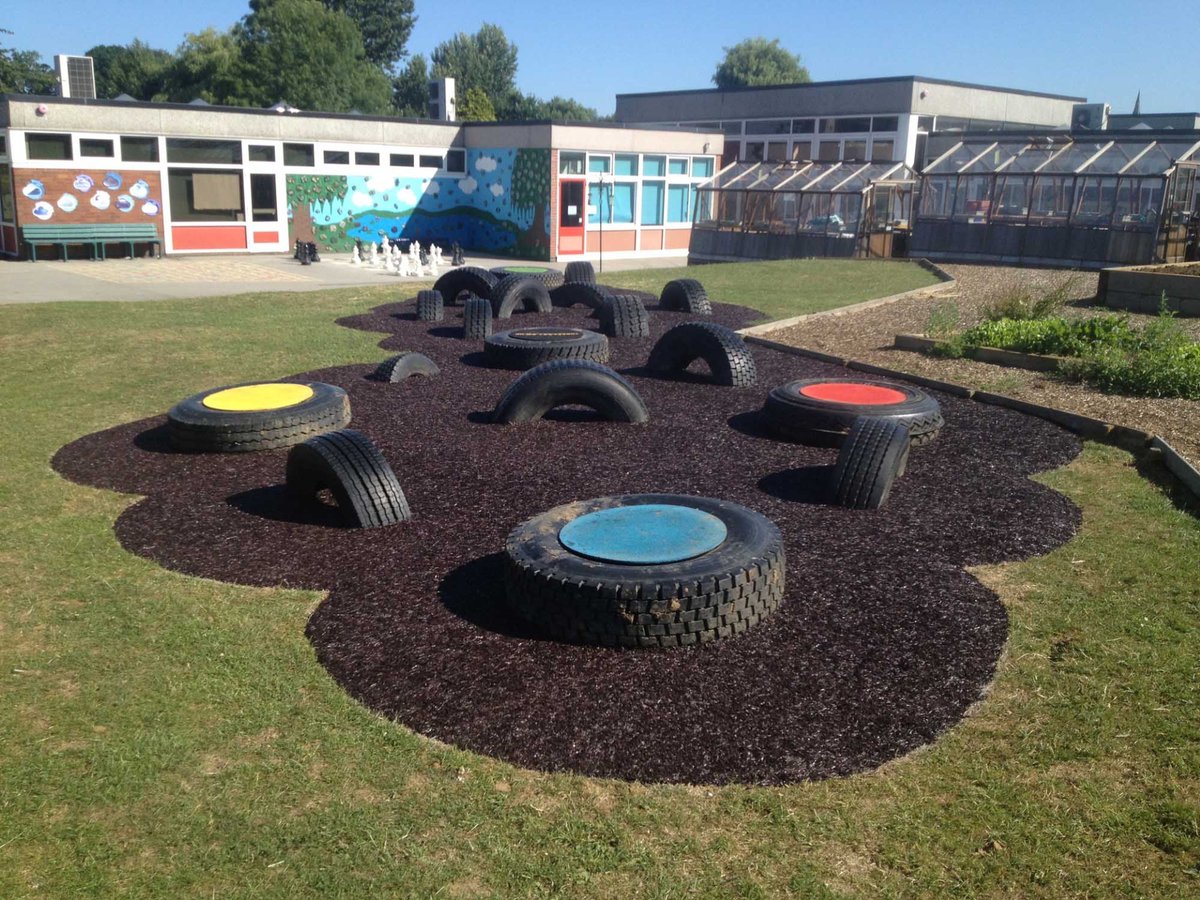JorgBlumen's tweet photo. Mira @tonoastiazaran @pichonpavlovich @HermosilloGob @servpublicoshmo
En escuelas (Middle school's) de Utah existen los #TyrePark pulverizan llantas y ocupan otras para que niños jueguen, aquí se podría aprovechar en Parques públicos y Escuelas. @SECSonora @AaronGragedaB https://t.co/uNbimeoaus
