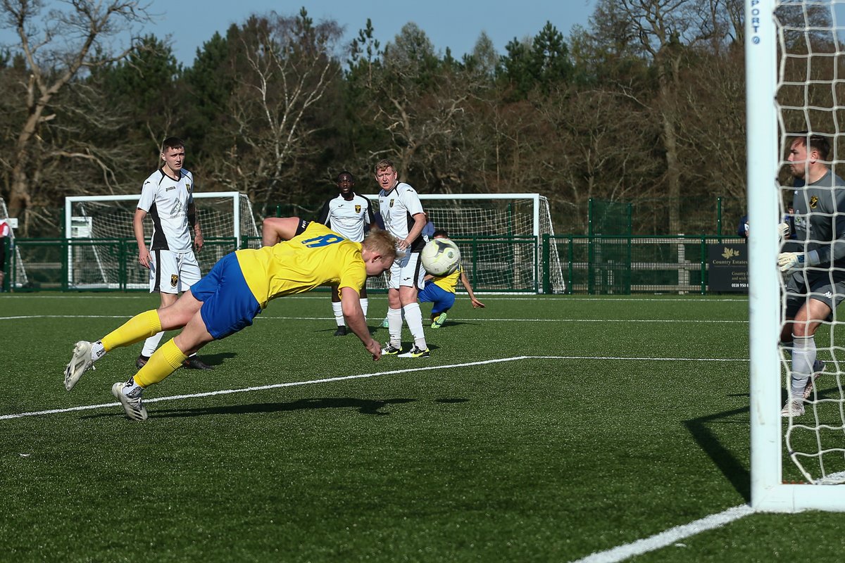 Photos from @AscotUnitedFC vs @tadleycallevafc have been uploaded to my web site: shooting-stars.co.uk/p229825310