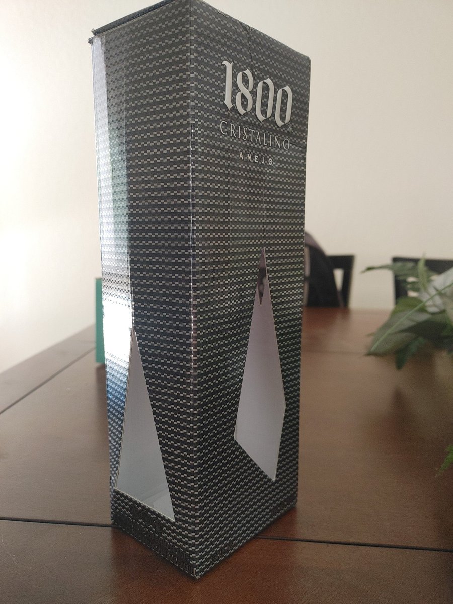 gerardo_gomez's tweet photo. @VivaAerobus @VivaTeEscucha 
El dia de hoy de regreso de la ciudad de mexico a las Vegas en el vuelvo VB112 en el aeropuerto abrieron las maletas para robar 2 botellas de tequila los rateros muy cinicos dejaron las cajas vacias donde venian las botellas no es la 1era vez que pasa https://t.co/SG2KvWUExM