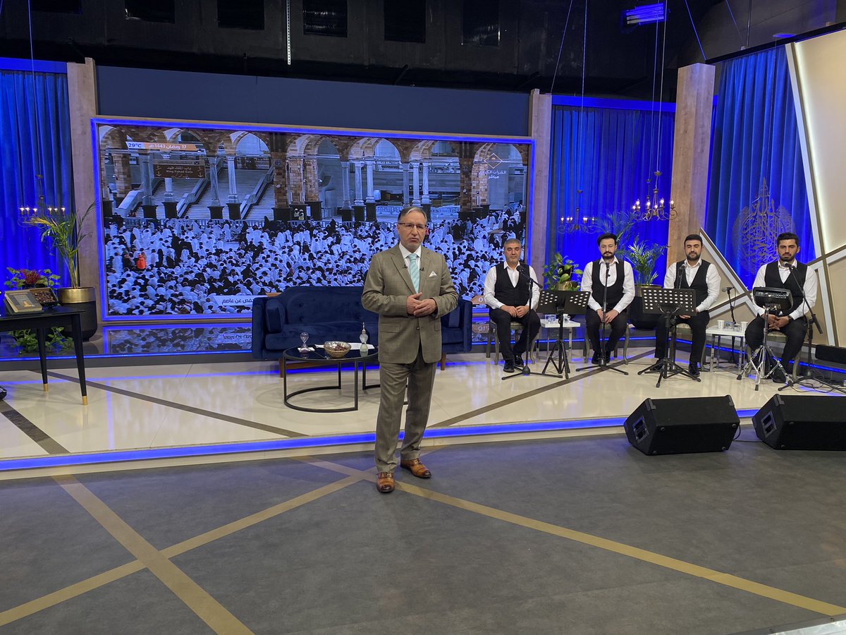 muhabbet_kapisi's tweet photo. Sahur Vakti başladı. Bu gece yine birbirinden güzel konularımız, Grup Dergahtan ilahilerimiz ve sorularınıza cevaplarımızla sahur sofralarınıza misafiriz. 
#Ramazan #sahur #iftar https://t.co/REkqZStTMP