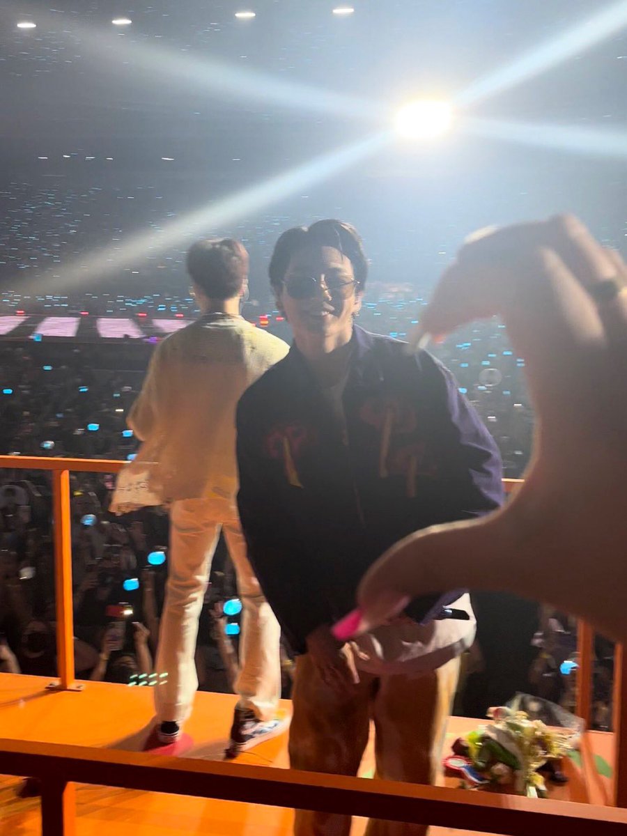 jksmilebot's tweet photo. spotted: an angel https://t.co/KE7XK7nO0A
