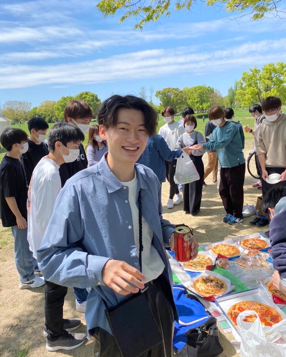 10Bonds's tweet photo. 4/20 ピクニックをしました！！

今回が最後の新歓でした😭

一緒にご飯を食べたり、ドッヂボールをしたりなど楽しんでくれてよかったです🥰

20人近くの子たちがBondsに入ってくれたのでこれからみんなで楽しく和気あいあいと楽しんでいきましょ～🤝

#春から近大 
#近大野球サークル
#近大サークル https://t.co/IGMrX5ZDPZ