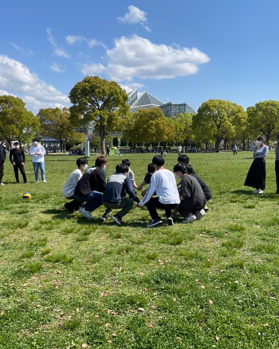 10Bonds's tweet photo. 4/20 ピクニックをしました！！

今回が最後の新歓でした😭

一緒にご飯を食べたり、ドッヂボールをしたりなど楽しんでくれてよかったです🥰

20人近くの子たちがBondsに入ってくれたのでこれからみんなで楽しく和気あいあいと楽しんでいきましょ～🤝

#春から近大 
#近大野球サークル
#近大サークル https://t.co/IGMrX5ZDPZ