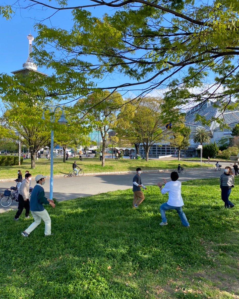 10Bonds's tweet photo. 4/20 ピクニックをしました！！

今回が最後の新歓でした😭

一緒にご飯を食べたり、ドッヂボールをしたりなど楽しんでくれてよかったです🥰

20人近くの子たちがBondsに入ってくれたのでこれからみんなで楽しく和気あいあいと楽しんでいきましょ～🤝

#春から近大 
#近大野球サークル
#近大サークル https://t.co/IGMrX5ZDPZ