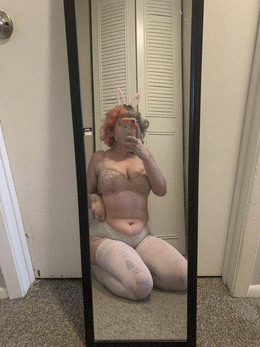 hoppy easter - bunny girl 🥰 https://t.co/NJAggScNMH