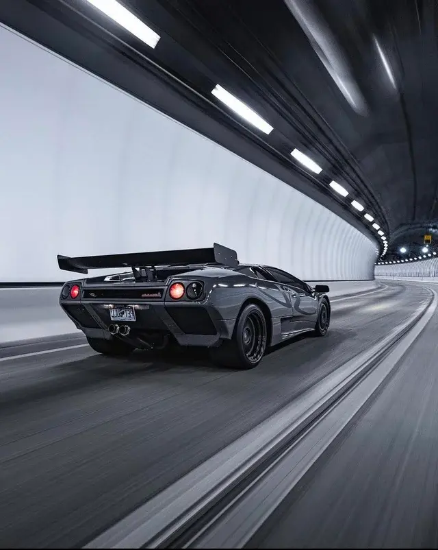 CarsAutosRides's tweet photo. My favourite car - the #Lamborghini Diablo SV https://t.co/0H3CiP1PKX https://t.co/U3NJK7Kcdz