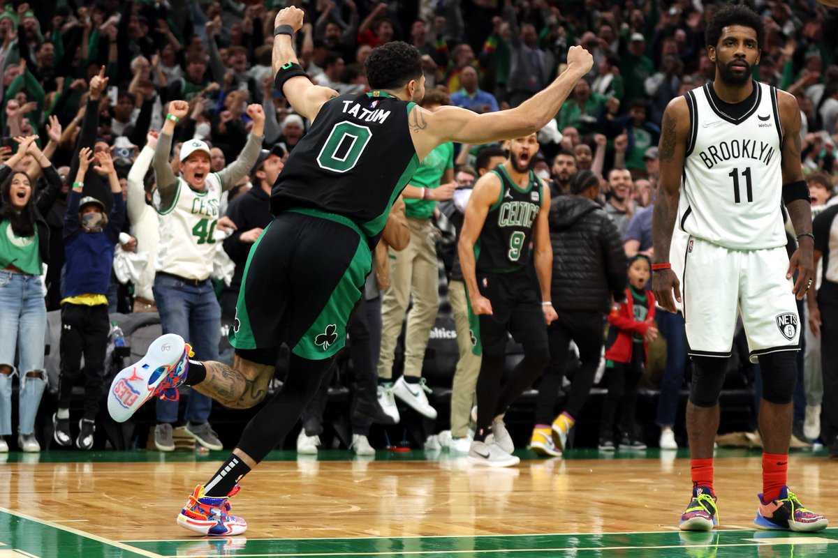 A cara de bunda do Kyrie nessa foto é impagável