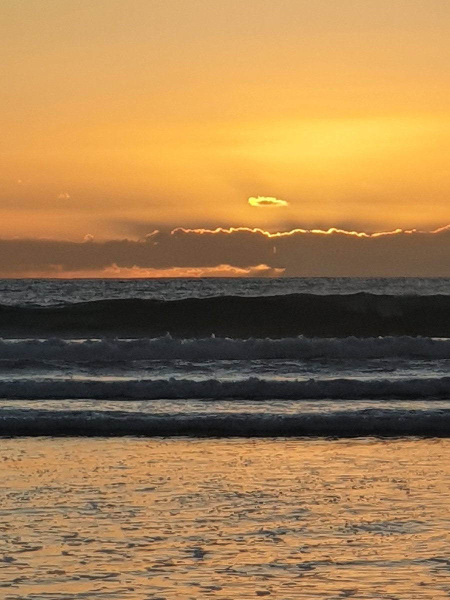 CockerKate's tweet image. Had an epic Easter weekend. Some crazy geology and beautiful sunsets, name a better combo! #fossils #caves #geology #EasterHolidays