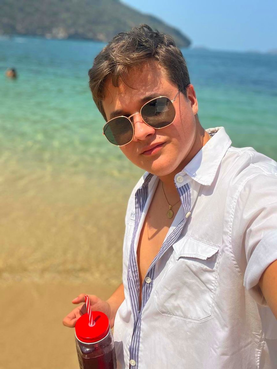 DouglasD21's tweet photo. Sol y playa pedía mi cuerpo 🥂 https://t.co/hPJ609GgJV