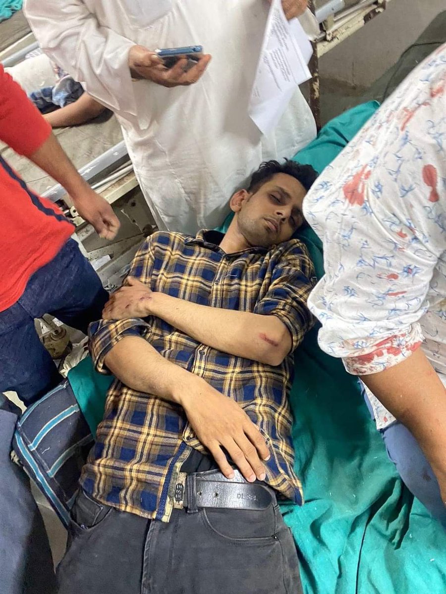 _anwarkp's tweet photo. Muslims were brutally beaten up by hindu goons in Jublee bagh and Amdavadi Poll area of Vadodra. They were coming back after offering Taraweeh when they were attacked by a mob of hindutva fascists.
#IndianMuslimsUnderAttack

Source: @iamharunkhan https://t.co/aF97G8b42j