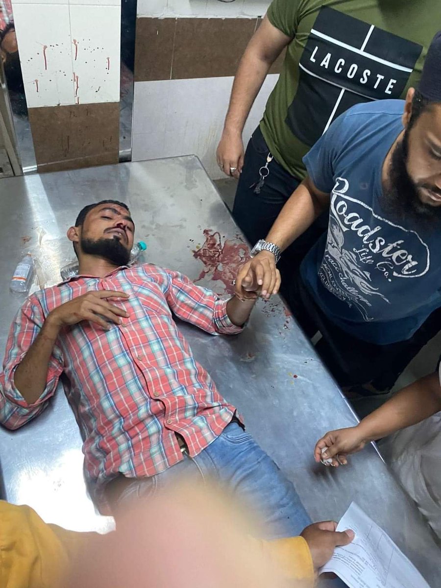 _anwarkp's tweet photo. Muslims were brutally beaten up by hindu goons in Jublee bagh and Amdavadi Poll area of Vadodra. They were coming back after offering Taraweeh when they were attacked by a mob of hindutva fascists.
#IndianMuslimsUnderAttack

Source: @iamharunkhan https://t.co/aF97G8b42j