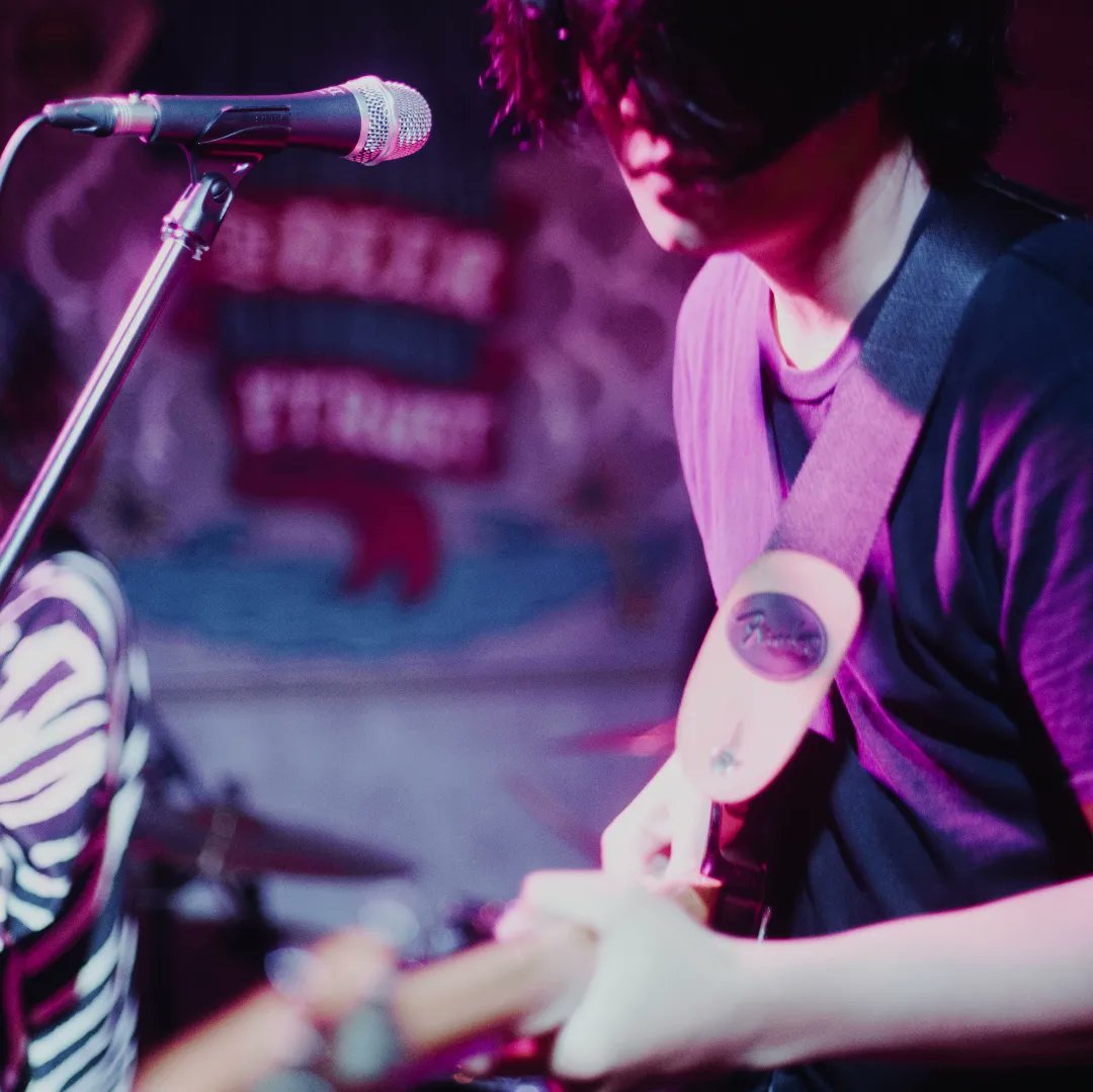 divecollate's tweet photo. #latepost
@KolibriRekords #internetfwendz11 goes to Bali at #hoogabali with #glyphtalk @sourmilkclub & @milledenials cruising the wall of sounds.
📸 @paytergyr 💜🌼🏝️
#divecollate #shoegaze #dreampop #bali #anoarecords #kolibrirecords https://t.co/vlza13qIIh