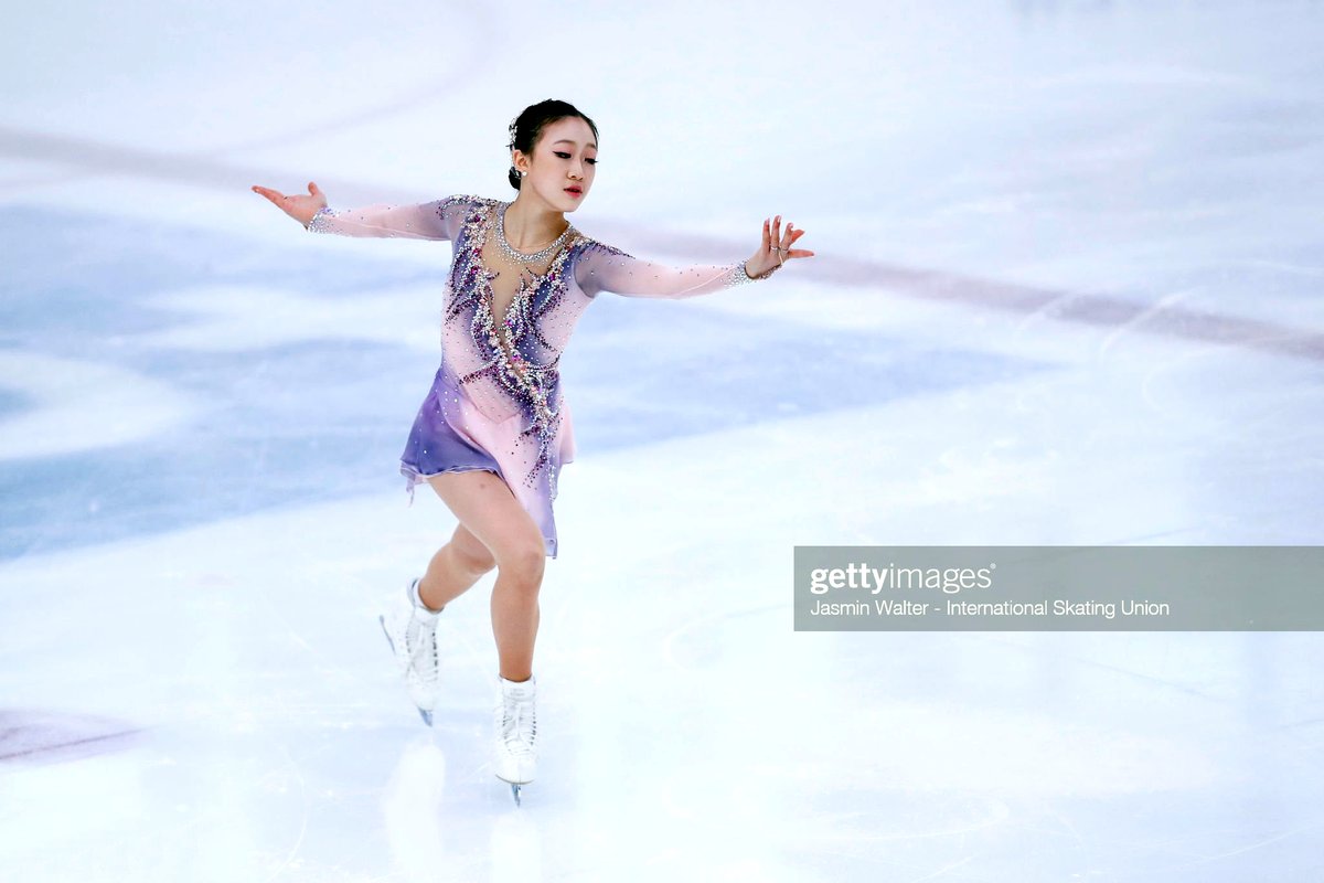 Happy Birthday 🎂 to South Korea's 🇰🇷 #HwangChaebin! The 16-year-old from Goyang City debuted on the #JGPFigure series this season at Cup of Linz 👏 She likes baking in her free time 📷 2021-22 SP "Safe &amp; Sound" by #WilliamJoseph #FigureSkating