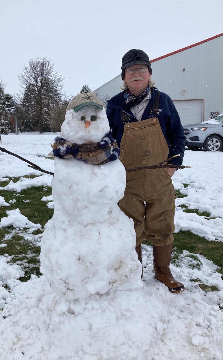 AlFrederick13's tweet image. 70 years old. Now I can take that off my bucket list. Made a snowman on Easter Sunday.