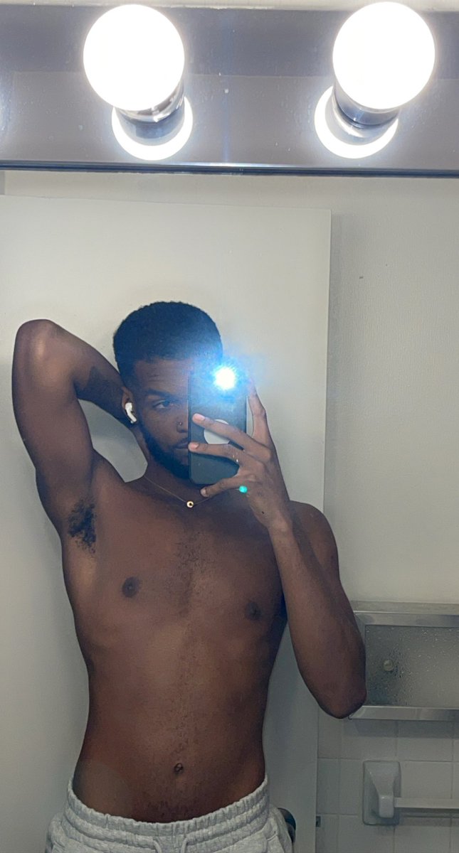 ZaeP218's tweet photo. Summer body cookin’ 😮‍💨 https://t.co/gyUBxZcZFy