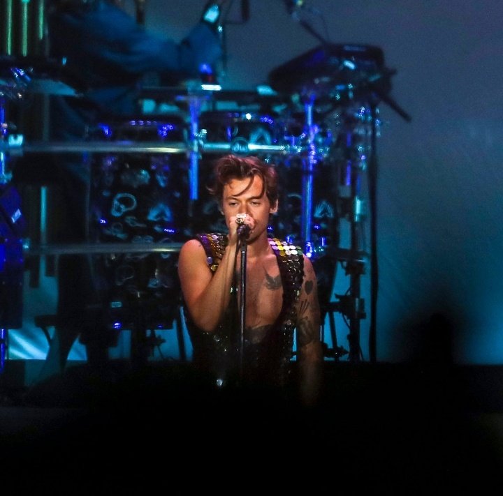 HarryStylesBRAA's tweet photo. Foto do Harry Styles no show do Coachella https://t.co/IZi3H9AqAJ