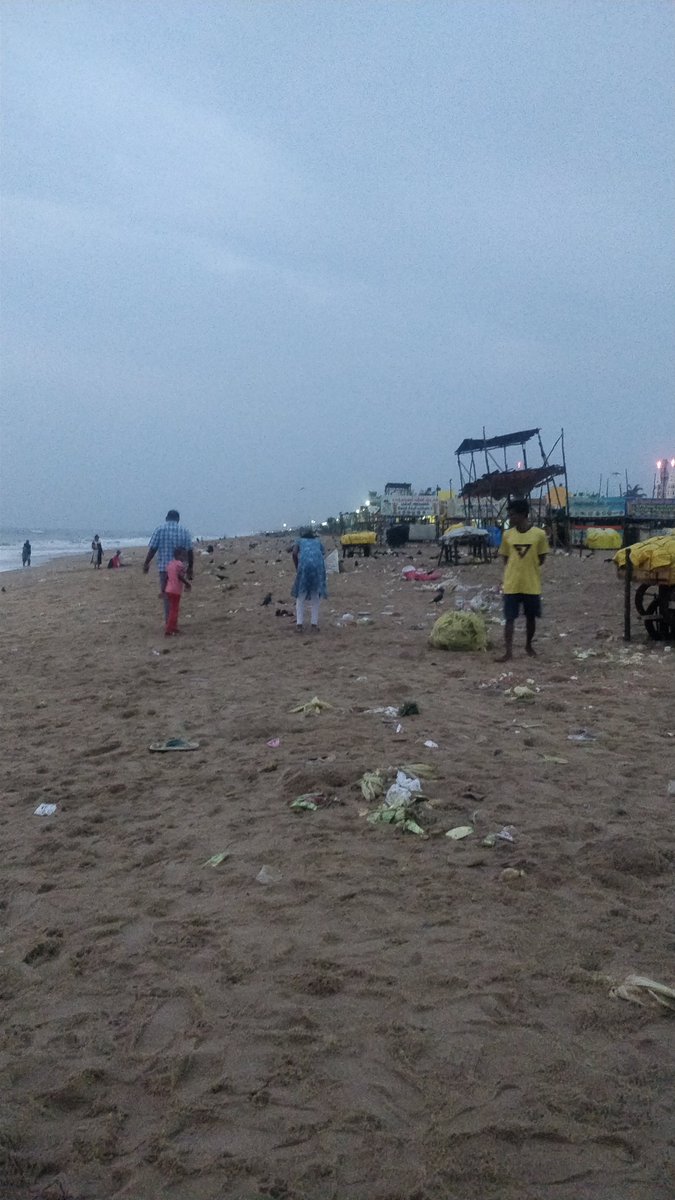 ruchi1490's tweet photo. Who should be responsible for this!!!!...  We came to see a beautiful sunrise... Instead this was the beautiful #besantnagarbeach everyone was talking about....
#swachbharatabhiyaan #cleanIndia #cleanbeach https://t.co/lN9z2jWF8D