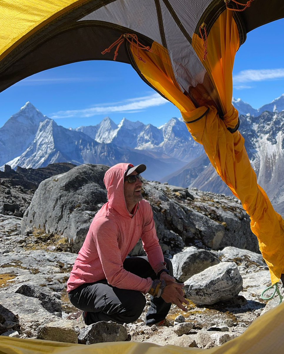 📍EBC
Después de varios días de trekking por el Valle del Khumbu, el equipo llegó al Campo Base del #Everest 💪🏻
Como parte de su proceso de adaptación a la altura y entrenamiento, ascendieron el #Lobuche East, un cerro de 6.119 mts., con imponentes vistas de los #himalayas #CTSS